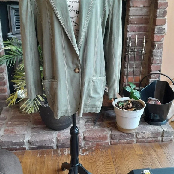 Moods by Krizia Blazer and Short Set - Picture 7 of 9